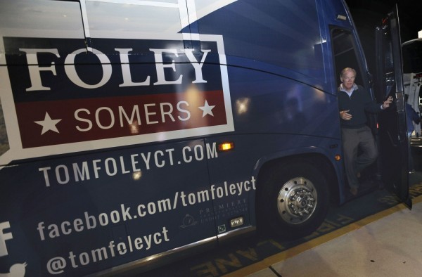 Republican candidate for governor Tom Foley arrives by bus for a rally, Monday, Nov. 3, 2014, in Windsor Locks, Conn. (AP Photo/Jessica Hill)