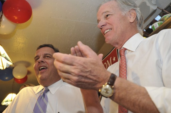 New Jersey Gov. Chris Christie, left, stumps for Connecticut gubernatorial candidate Tom Foley, right, at Curley's Diner in Stamford, Conn., on Tuesday, Sept. 23, 2014. File photo by Jason Rearick. 