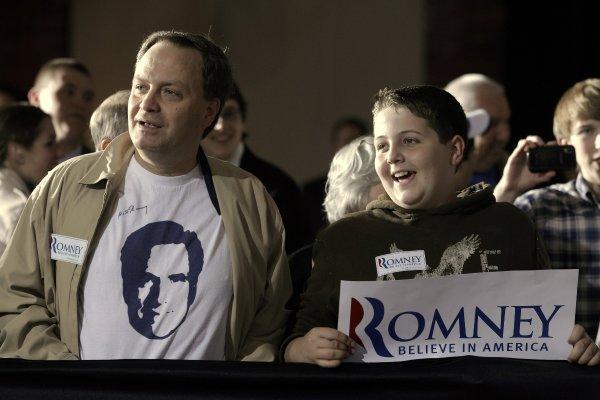Supporters wait for Romney
